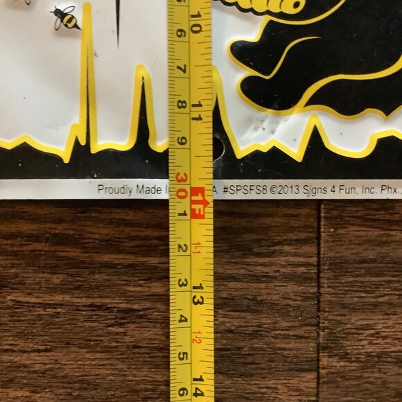 An Old Bear Lives Here With His Honey Metal Embossed Sign 12"x8" Cabin Country - Picture 4 of 6